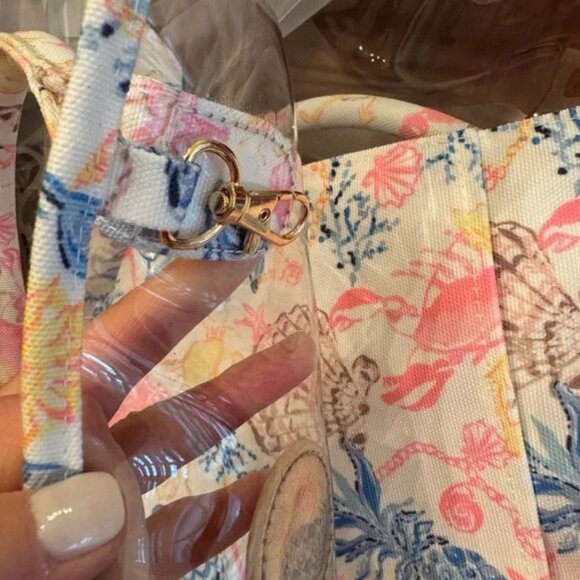 Lilly Pulitzer Clear Beach Tote Bag in Barefoot Beachcomber - Picture 10 of 11